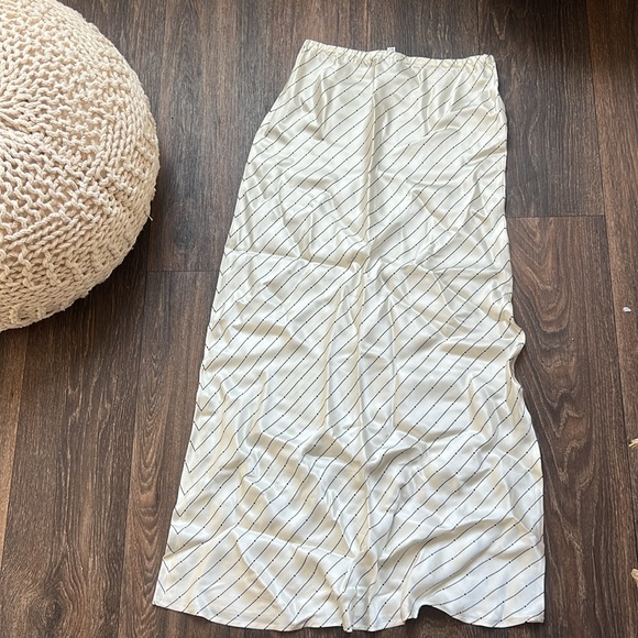 Tommy Hilfiger stripped skirt - Picture 3 of 3